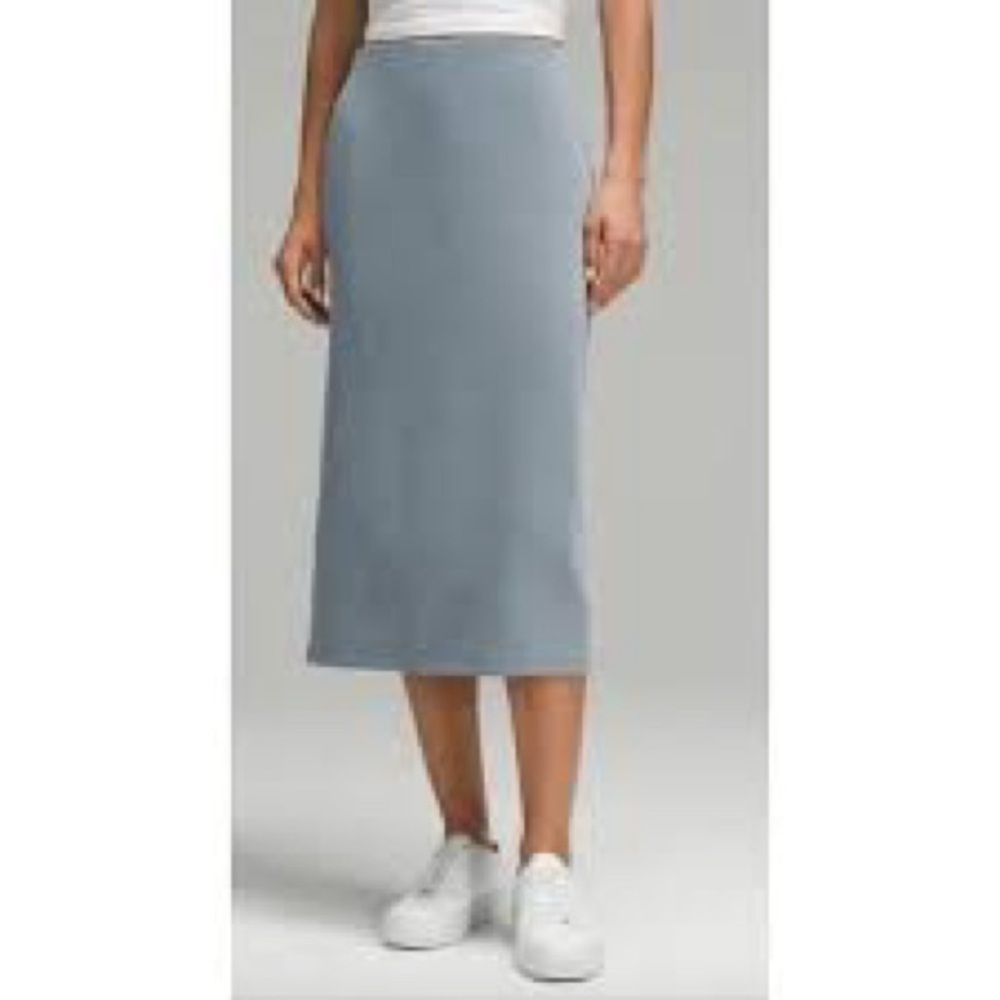 LULULEMON Softstream high rise midi skirt, size 6
